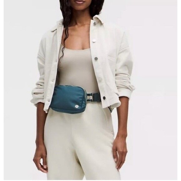 Lululemon Everywhere Belt Bag Warp Teal Wordmark 1L SOLD OUT ON LINE - Picture 1 of 5